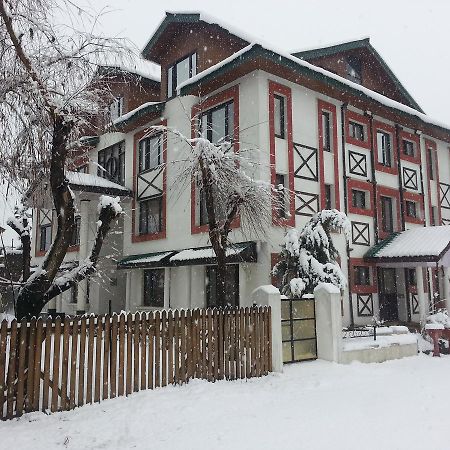 Royal Star Inn Срінагар Екстер'єр фото