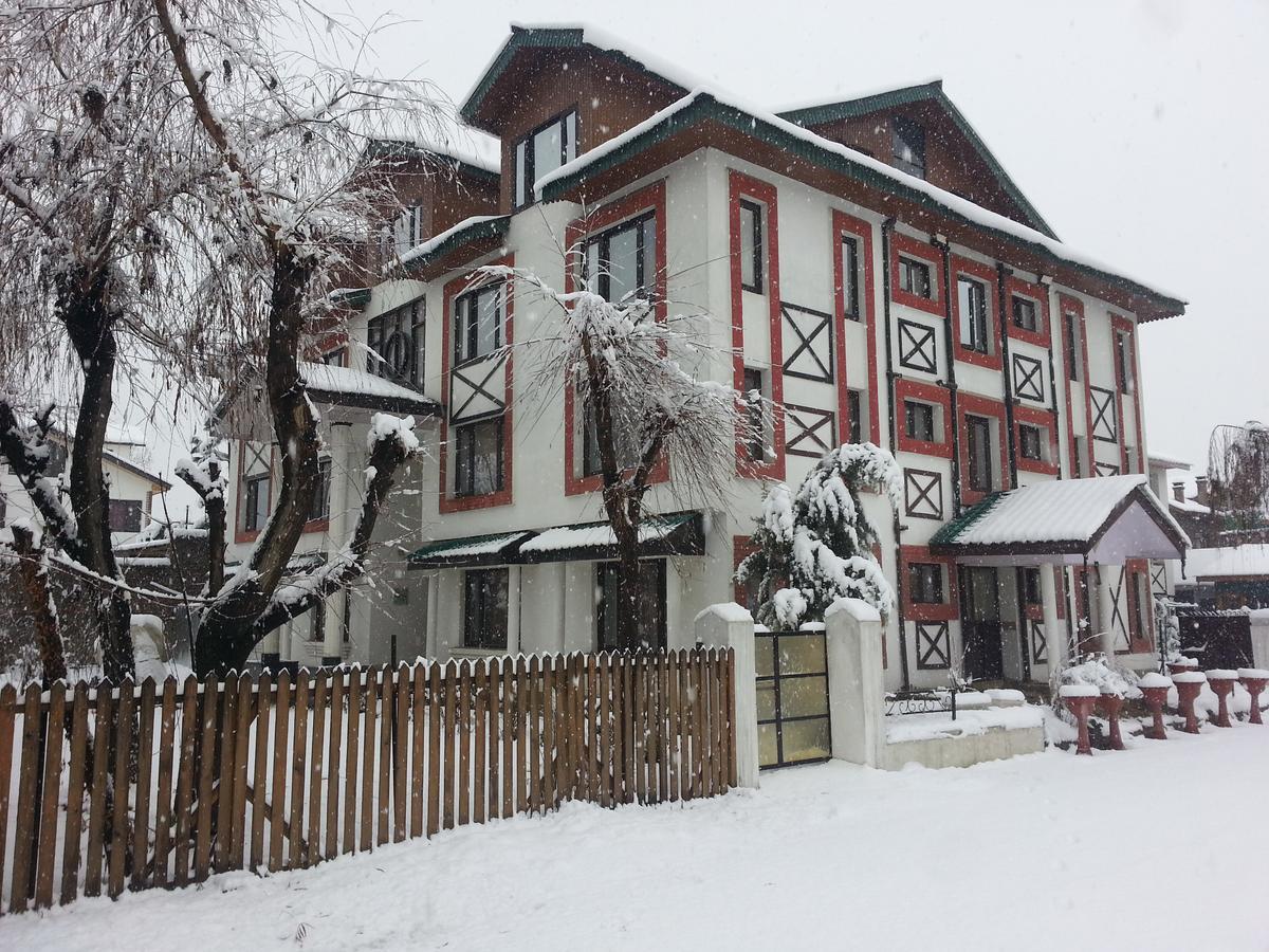 Royal Star Inn Срінагар Екстер'єр фото